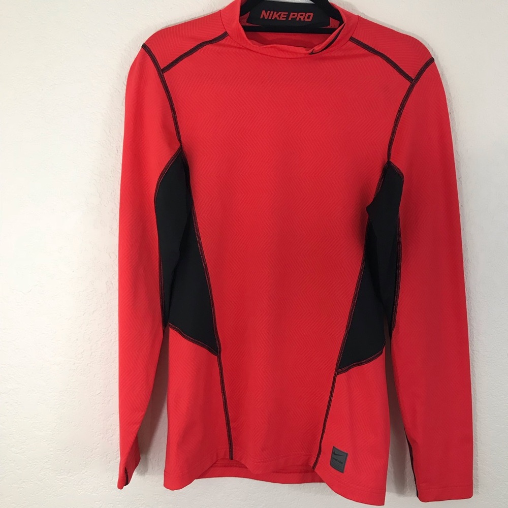 Nike Pro | Dri Fit Long Sleeve.    E